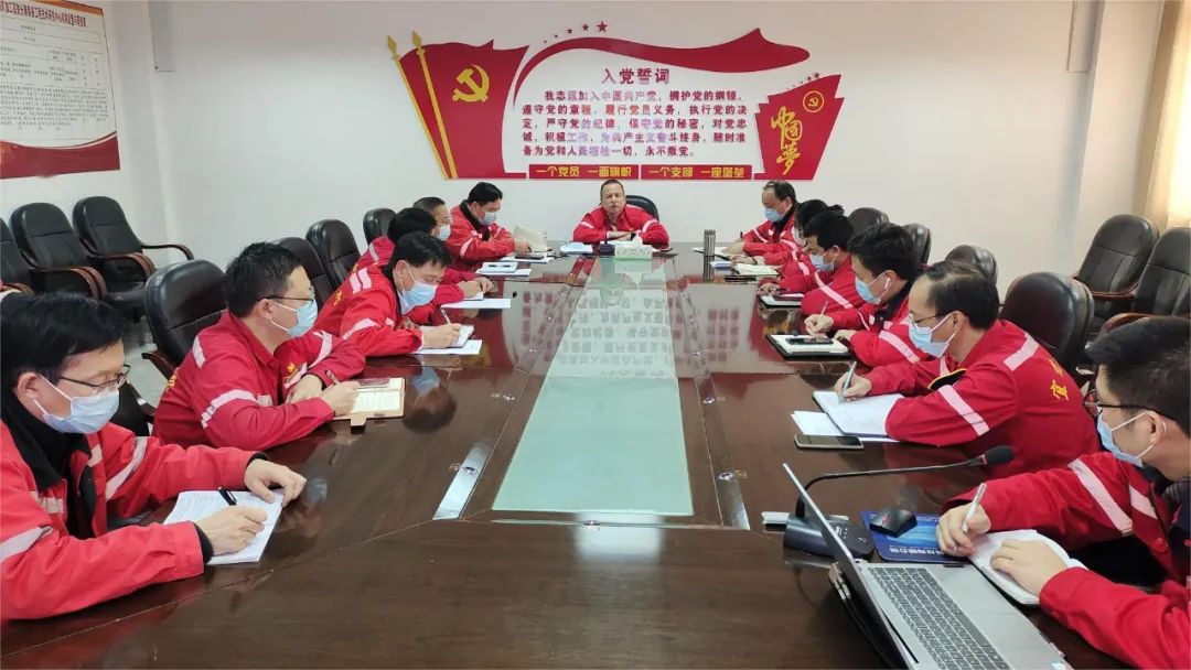 化機(jī)公司召開(kāi)第三季度生產(chǎn)經(jīng)營(yíng)調(diào)度會(huì),傳達(dá)學(xué)習(xí)黨的二十大精神(圖1) 圖片