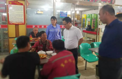 王大真一行到內(nèi)蒙片區(qū)現(xiàn)場(chǎng)辦公(圖4) 王大真一行到內(nèi)蒙片區(qū)現(xiàn)場(chǎng)辦公(圖4)