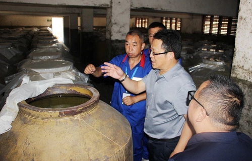 王大真帶隊到金沙酒業現場辦公(圖2) 王大真帶隊到金沙酒業現場辦公(圖2)