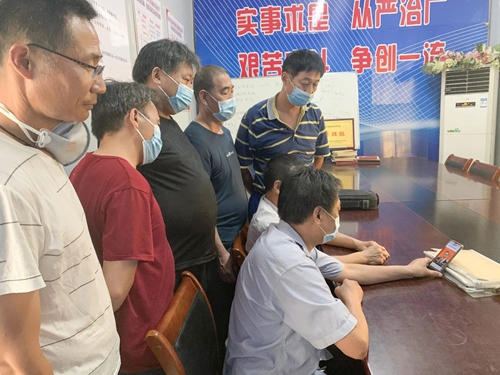 向抗疫英雄致敬！宜化集團(tuán)組織收看全國抗擊新冠肺炎疫情表彰大會(圖14)