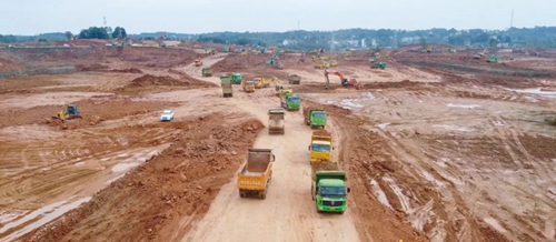 大干快上！氨醇項目施工現(xiàn)場熱火朝天(圖1)