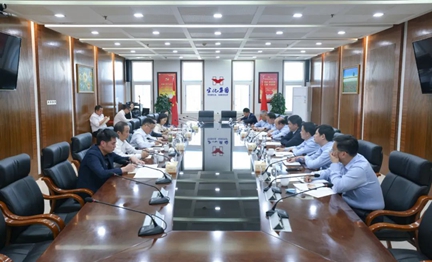 湖北銀行黨委書記、董事長劉志高一行到宜化集團(tuán)調(diào)研(圖1)