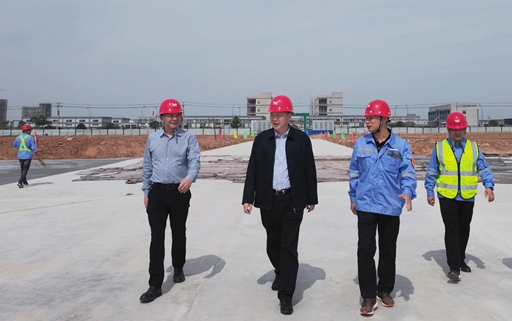 宜昌市國(guó)資委黨委書記、主任黃智華一行到氨醇項(xiàng)目現(xiàn)場(chǎng)調(diào)研(圖1)