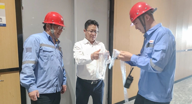 王大真到田家河園區新項目和宜昌區域分子公司現場辦公(圖1) 王大真到田家河園區新項目和宜昌區域分子公司現場辦公(圖1)