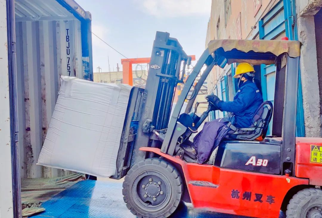 揚帆出海!內(nèi)蒙宜化開啟綠色物流新模式(圖4) 揚帆出海!內(nèi)蒙宜化開啟綠色物流新模式(圖4)