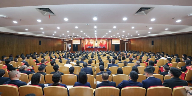 宜化集團2024年度工作總結暨技術創新表彰大會、七屆四次職工代表大會勝利閉幕(圖1)