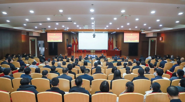 宜化集團(tuán)黨委理論學(xué)習(xí)中心組開(kāi)展集中學(xué)習(xí)(圖1)