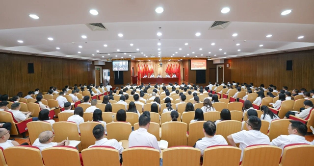 宜化集團召開一季度生產(chǎn)經(jīng)營分析總結(jié)會(圖1) 宜化集團召開一季度生產(chǎn)經(jīng)營分析總結(jié)會(圖1)