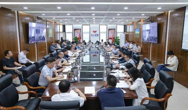 宜化集團領導班子舉行深入貫徹中央八項規定精神學習教育讀書班第二次集體學習研討(圖1)