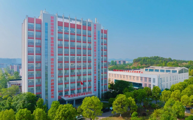 宜化職業(yè)培訓中心榮獲“湖北五一勞動獎狀”(圖1)