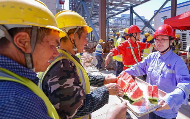 酷暑送清涼，關(guān)懷沁人心！宜化田家河園區(qū)全力保障職工高溫作業(yè)安全