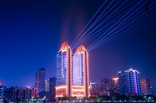 宜化大樓亮起來(lái)了！