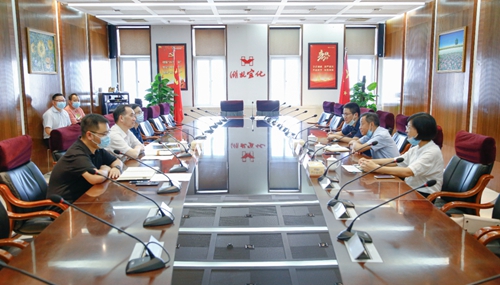 宜昌市總工會黨組書記、常務副主席皮祖武一行到宜化集團調研