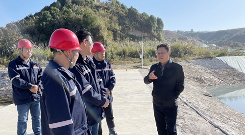 王大真到松滋肥業(yè)、楚星公司、股份公司和新項(xiàng)目現(xiàn)場(chǎng)調(diào)研